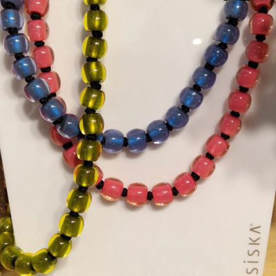 Ketten aus Polyresin, handgefertigt in Thailand